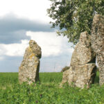 Menhirs en dolmens in Luxemburg België tijdens wandelweekend